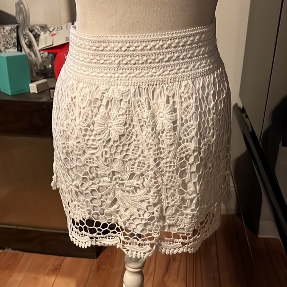 Topshop size 6 white crochet mini skirt - Picture 3 of 3